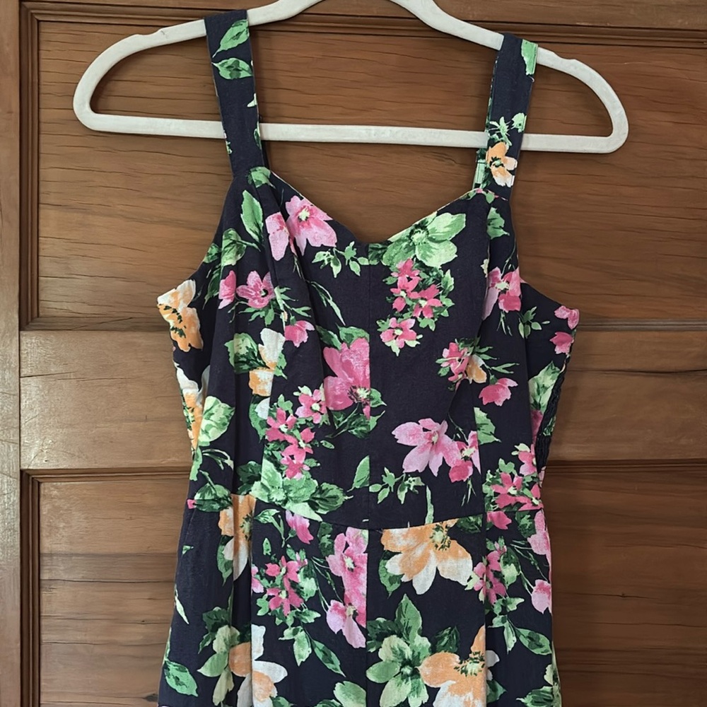 Old navy flowery romper - Picture 2 of 5